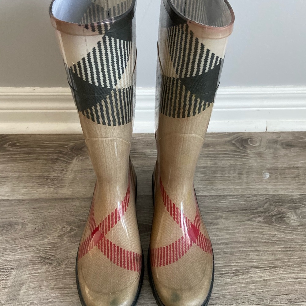 Burberry rain boot